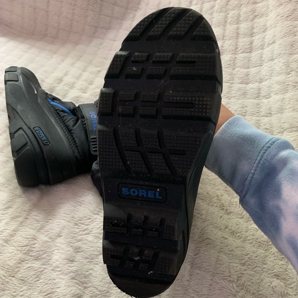 Youth Sorel Black Snow Boots Size 5 - Picture 6 of 11